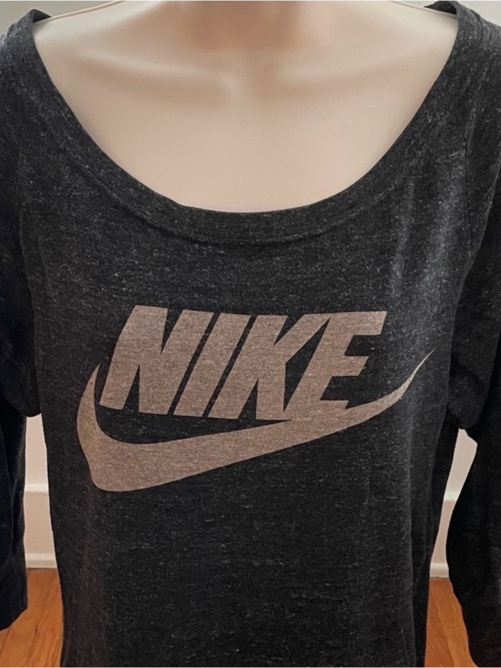 Nike Women’s Black Heathered (charcoal) 3/4 Sleeve Scoop Neck Logo Tee